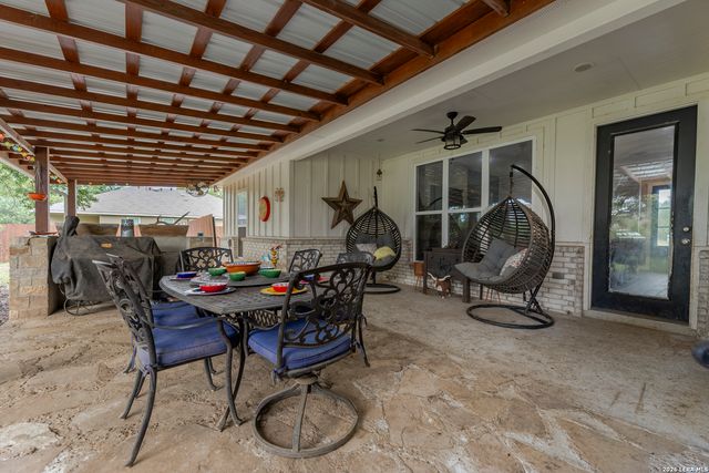 1516 KINGS RANCH RD, Bandera, TX 78003