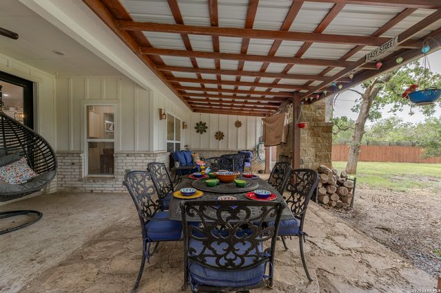 1516 KINGS RANCH RD, Bandera, TX 78003