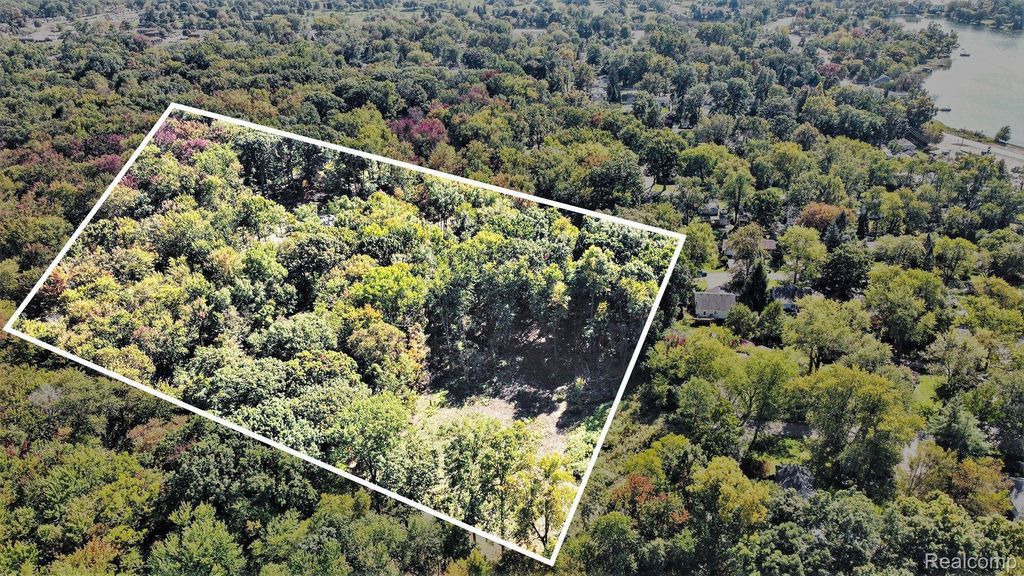 001 Hobson, Waterford Twp, MI 48328