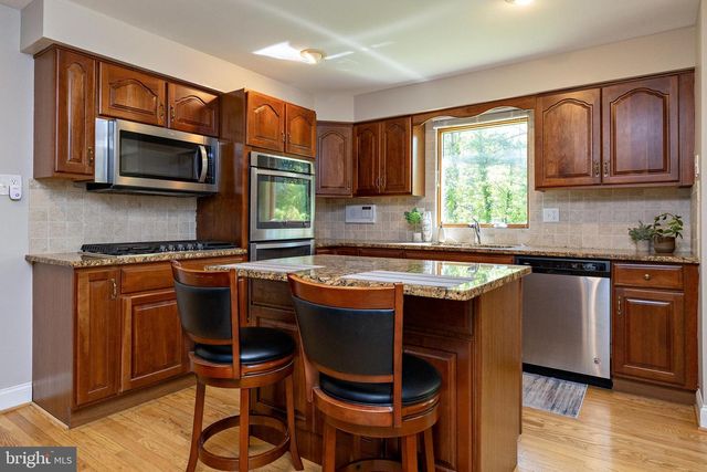 8 CANTERBURY CT, Marlton, NJ 08053