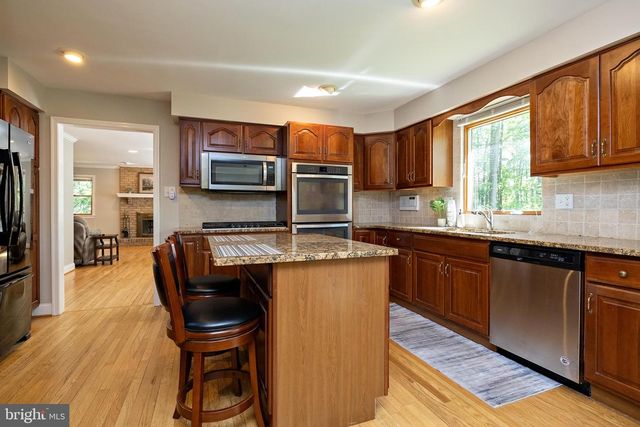 8 CANTERBURY CT, Marlton, NJ 08053