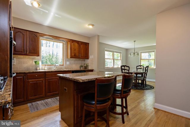 8 CANTERBURY CT, Marlton, NJ 08053