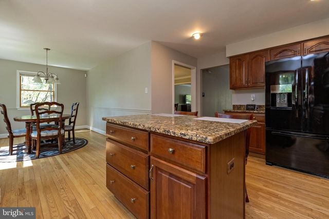 8 CANTERBURY CT, Marlton, NJ 08053