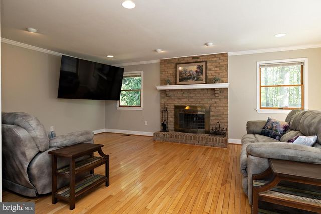 8 CANTERBURY CT, Marlton, NJ 08053