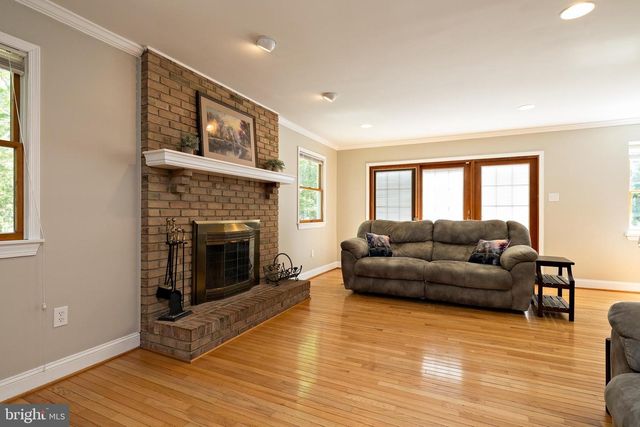 8 CANTERBURY CT, Marlton, NJ 08053