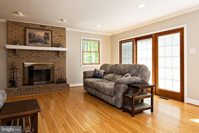8 CANTERBURY CT, Marlton, NJ 08053