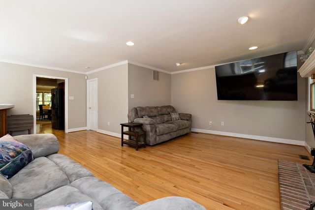 8 CANTERBURY CT, Marlton, NJ 08053