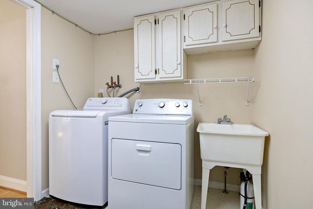 8 CANTERBURY CT, Marlton, NJ 08053