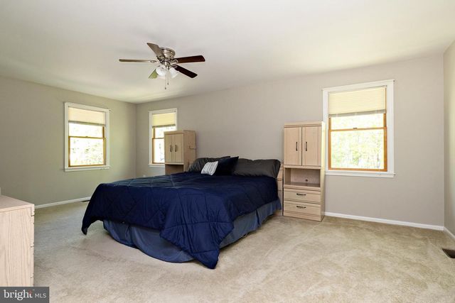 8 CANTERBURY CT, Marlton, NJ 08053