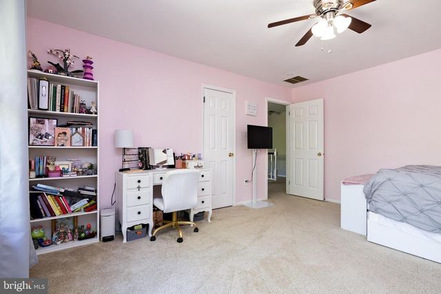 8 CANTERBURY CT, Marlton, NJ 08053