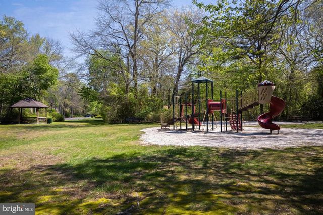 8 CANTERBURY CT, Marlton, NJ 08053
