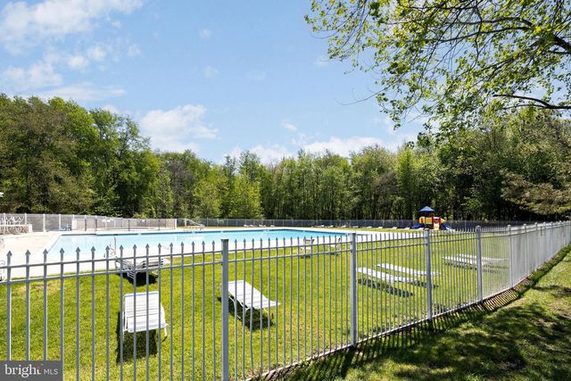 8 CANTERBURY CT, Marlton, NJ 08053