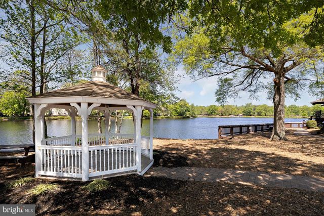 8 CANTERBURY CT, Marlton, NJ 08053