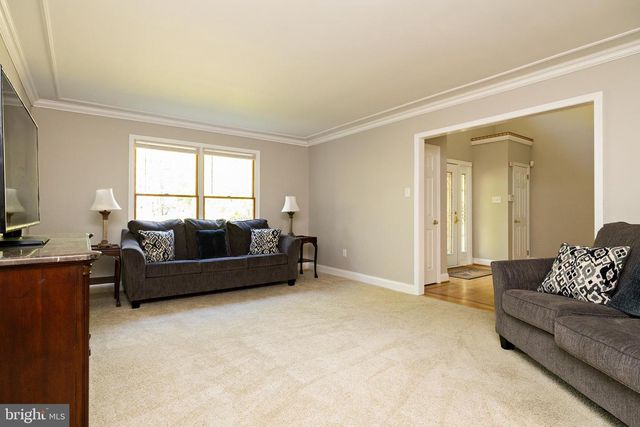 8 CANTERBURY CT, Marlton, NJ 08053