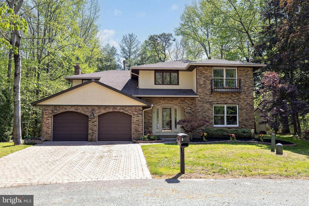 8 CANTERBURY CT, Marlton, NJ 08053