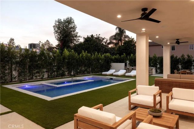 15202 Hesby Street, Sherman Oaks, CA 91403