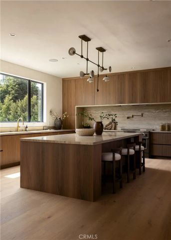 15202 Hesby Street, Sherman Oaks, CA 91403