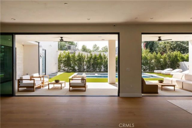 15202 Hesby Street, Sherman Oaks, CA 91403