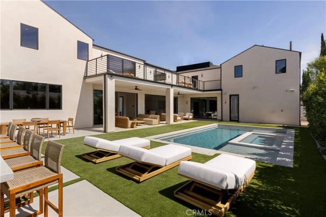 15202 Hesby Street, Sherman Oaks, CA 91403