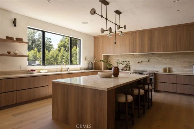 15202 Hesby Street, Sherman Oaks, CA 91403