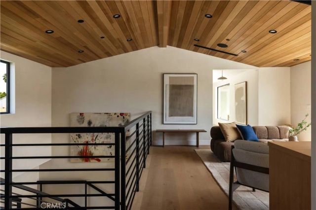 15202 Hesby Street, Sherman Oaks, CA 91403