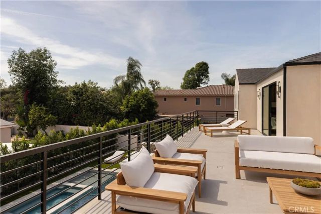 15202 Hesby Street, Sherman Oaks, CA 91403