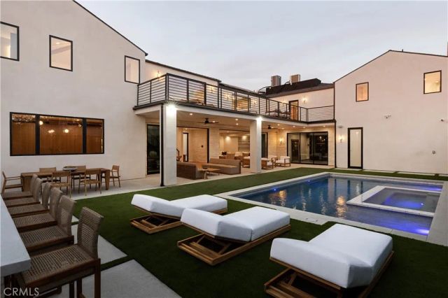 15202 Hesby Street, Sherman Oaks, CA 91403