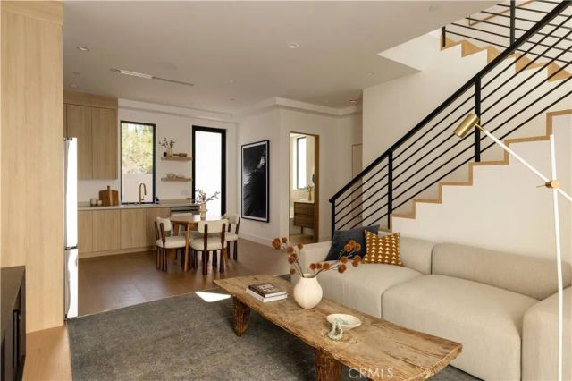 15202 Hesby Street, Sherman Oaks, CA 91403