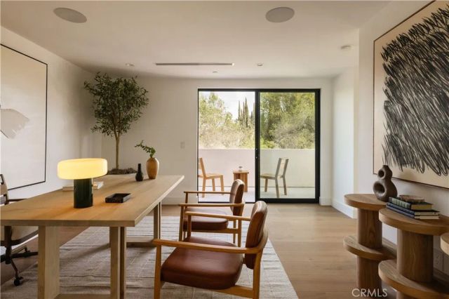 15202 Hesby Street, Sherman Oaks, CA 91403
