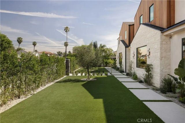 15202 Hesby Street, Sherman Oaks, CA 91403