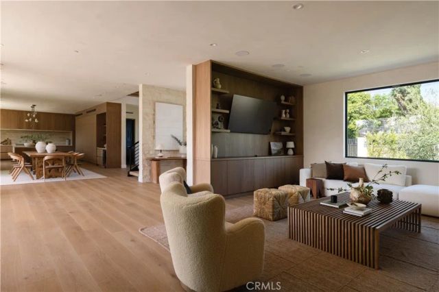 15202 Hesby Street, Sherman Oaks, CA 91403