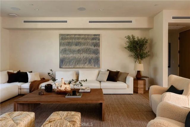 15202 Hesby Street, Sherman Oaks, CA 91403