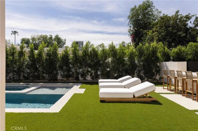 15202 Hesby Street, Sherman Oaks, CA 91403