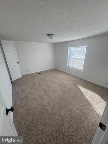 110 GREENBRIAR DR N, Bath, PA 18014
