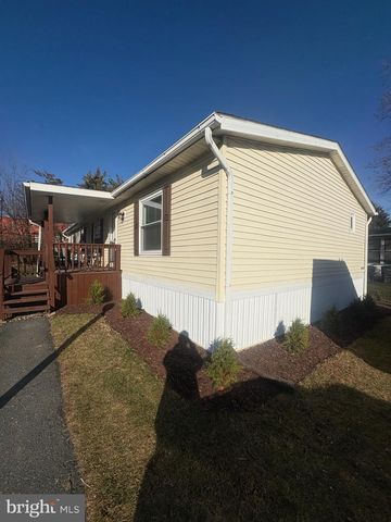 110 GREENBRIAR DR N, Bath, PA 18014