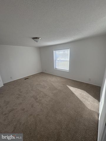 110 GREENBRIAR DR N, Bath, PA 18014