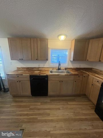 110 GREENBRIAR DR N, Bath, PA 18014
