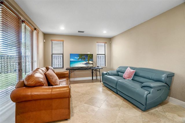 865 NE 208th Ter, Miami, FL 33179