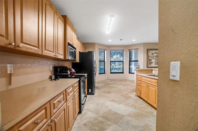 865 NE 208th Ter, Miami, FL 33179