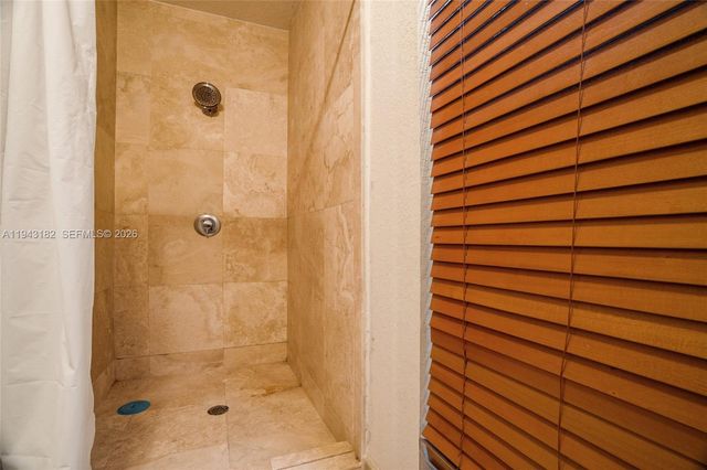 865 NE 208th Ter, Miami, FL 33179