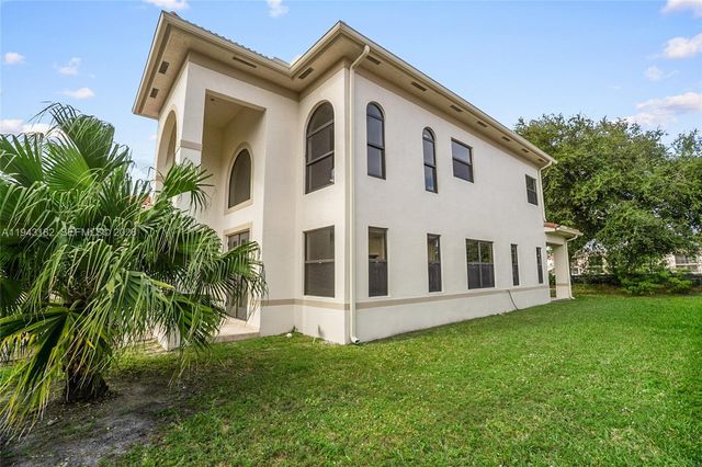 865 NE 208th Ter, Miami, FL 33179