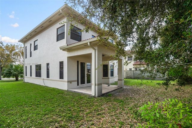 865 NE 208th Ter, Miami, FL 33179