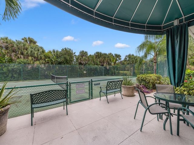 940 Turtle Cove Lane 302, Vero Beach, FL 32963