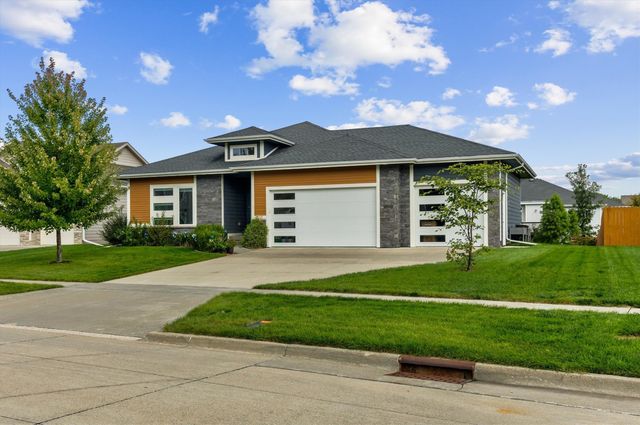 1021 Cardinal Drive, Polk City, IA 50226