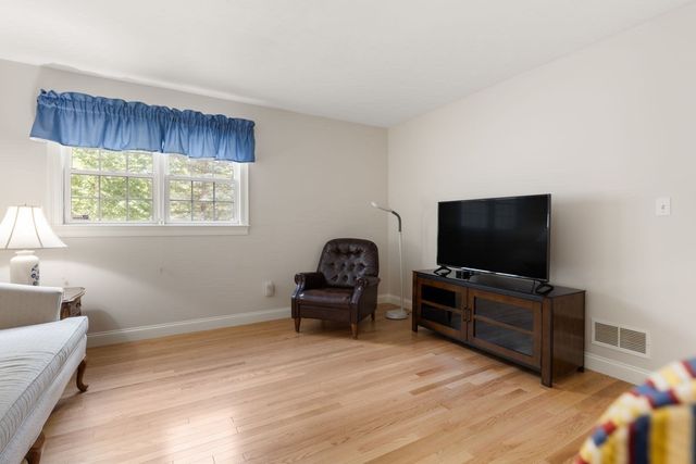 38 Juniper Ln 38, Hanover, MA 02339