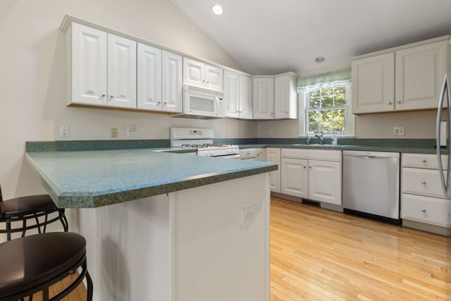 38 Juniper Ln 38, Hanover, MA 02339
