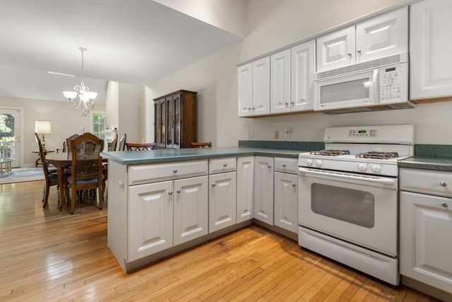 38 Juniper Ln 38, Hanover, MA 02339