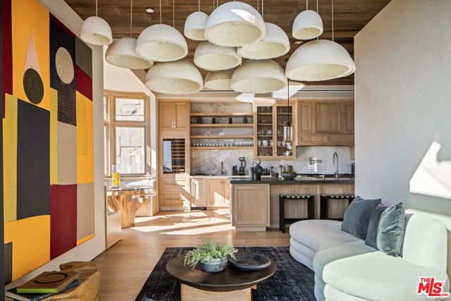 1625 Summitridge Drive, Beverly Hills, CA 90210