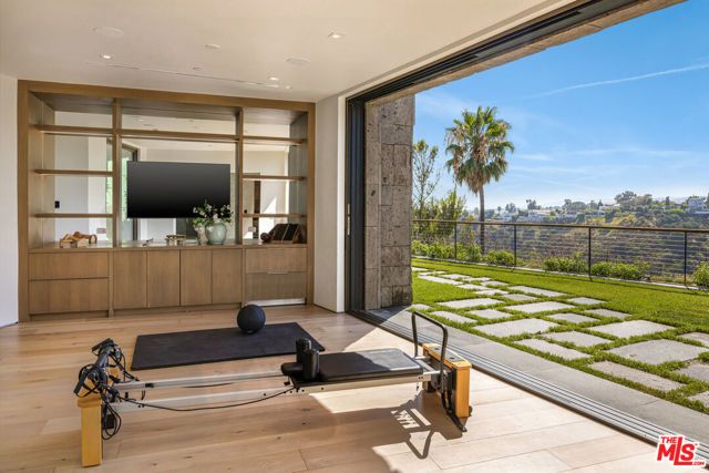 1625 Summitridge Drive, Beverly Hills, CA 90210