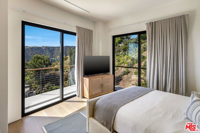 1625 Summitridge Drive, Beverly Hills, CA 90210